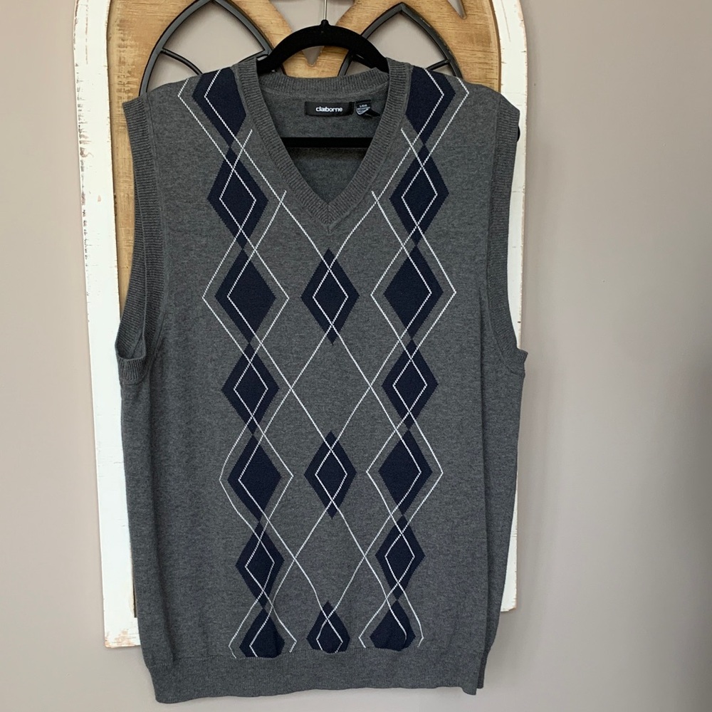 Claiborne Men's V-Neck Gray Argyle Sweater Vest